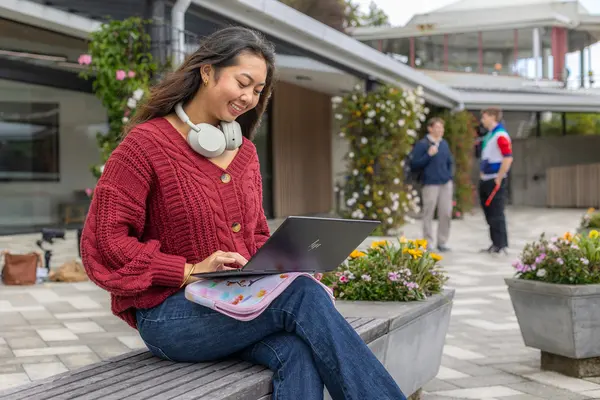 9199a Student ambassador photoshoot Apr 2025 (67 of 78) 600x400 bf06395