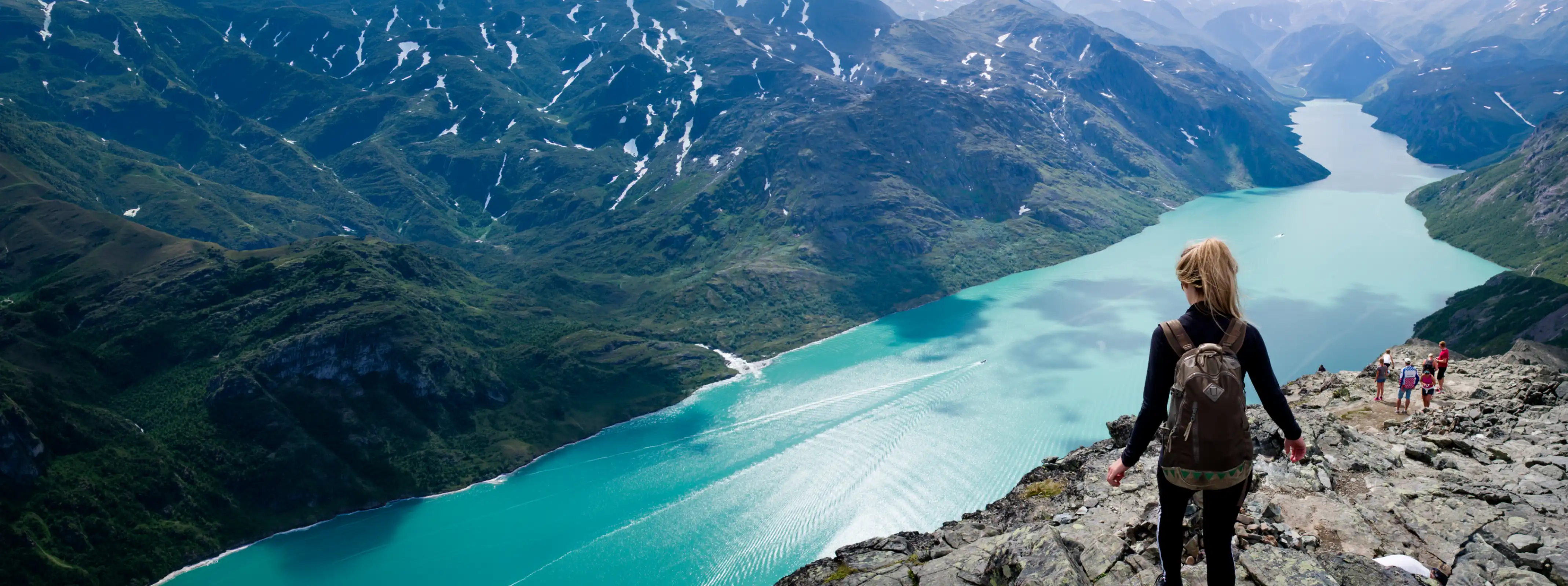 global-experiences-girl-on-mountain