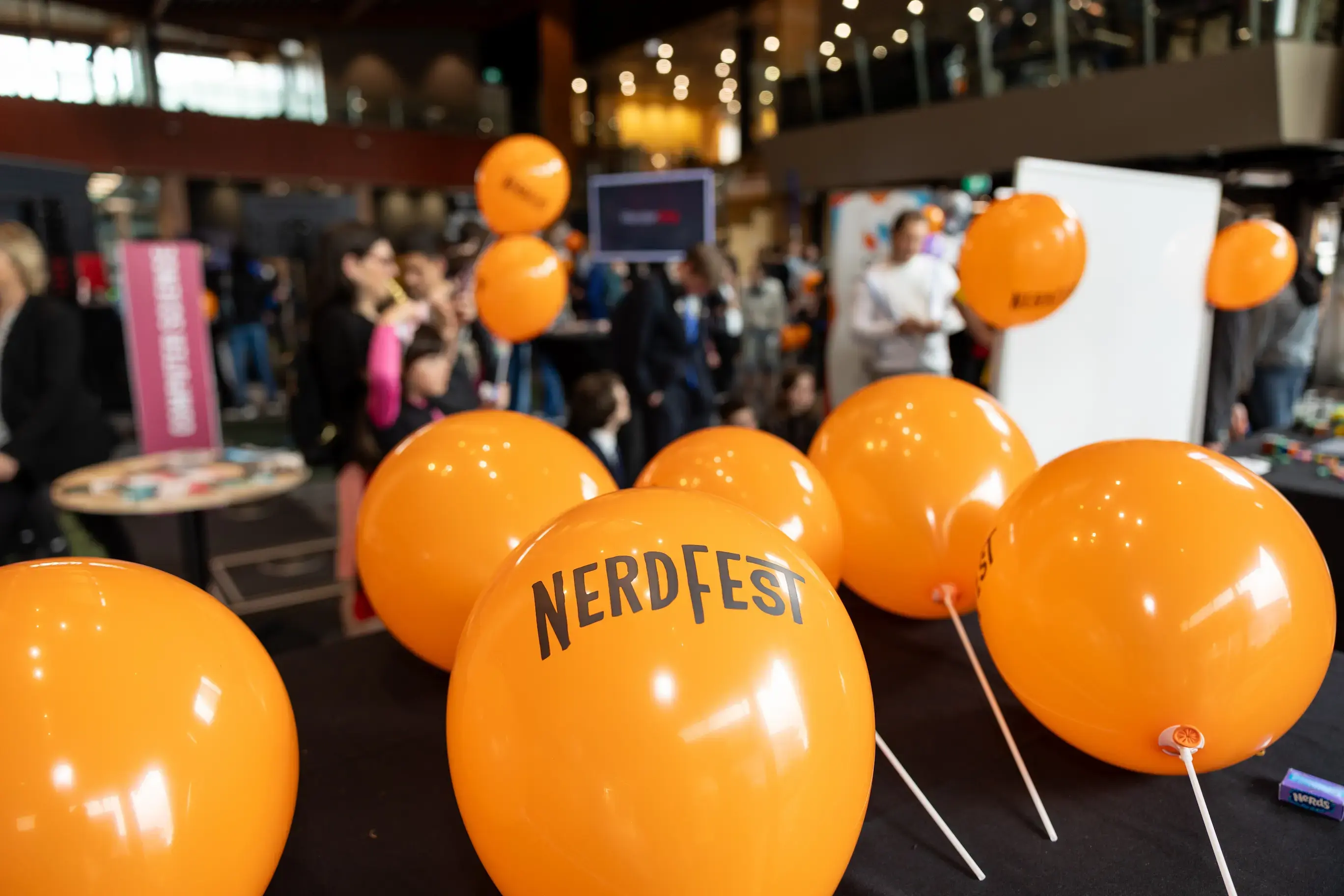 nerdfest-balloons-on-table-pa