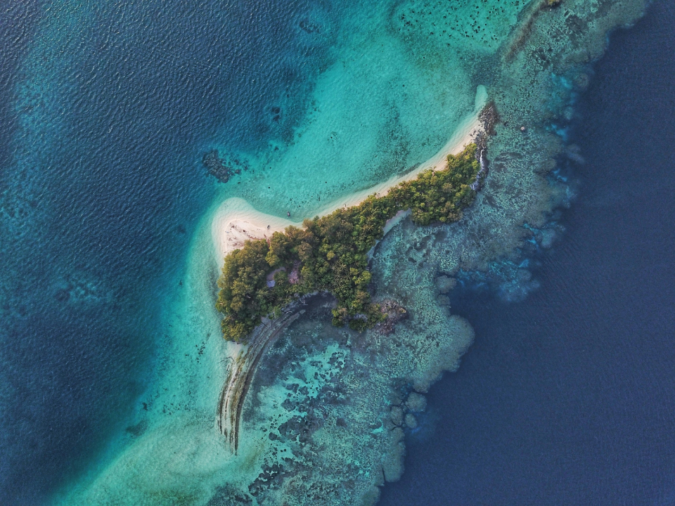 Uninhabited island in the Solomon Islands credit Vicki Garside Unsplash (2)