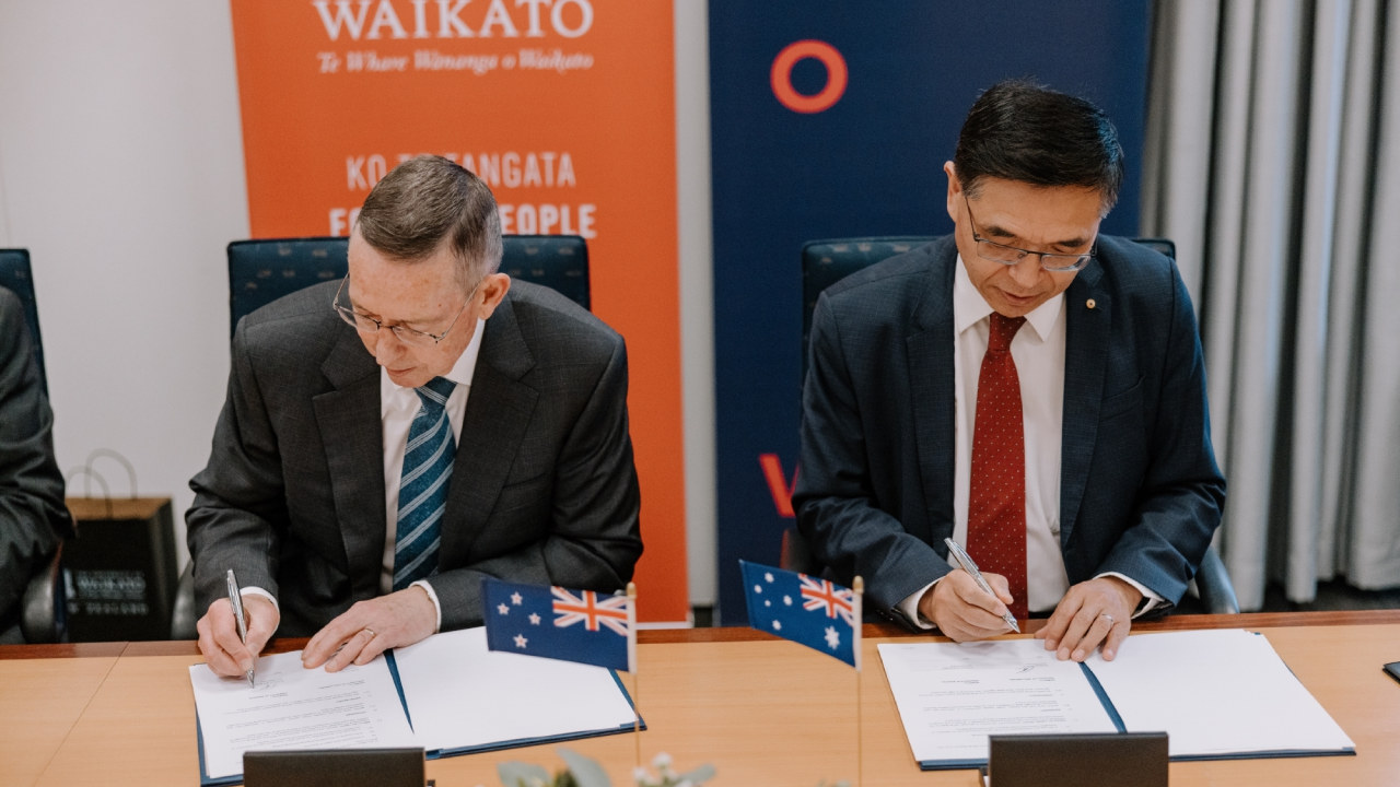 waikato wollongong mou signing