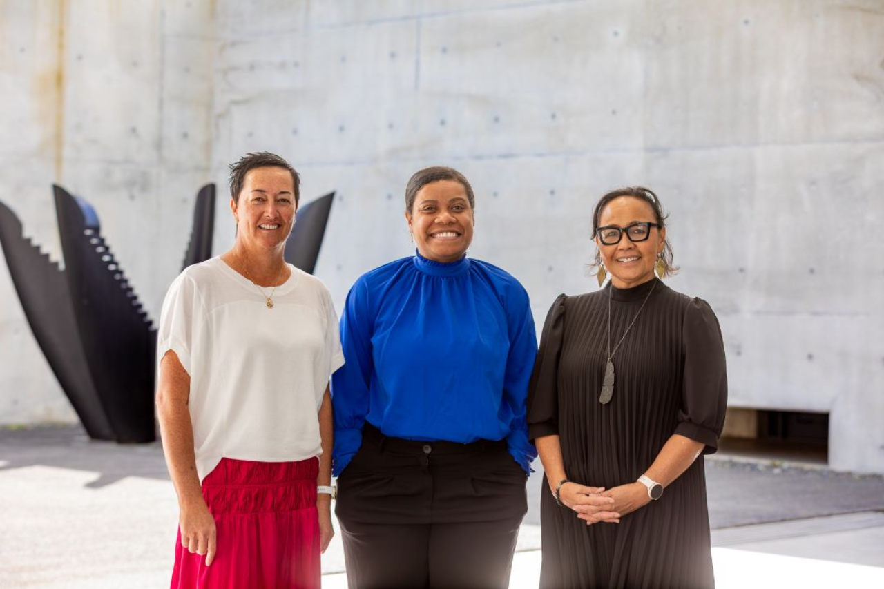 Tania Frederiks, Sia Lasi, Keely Smith