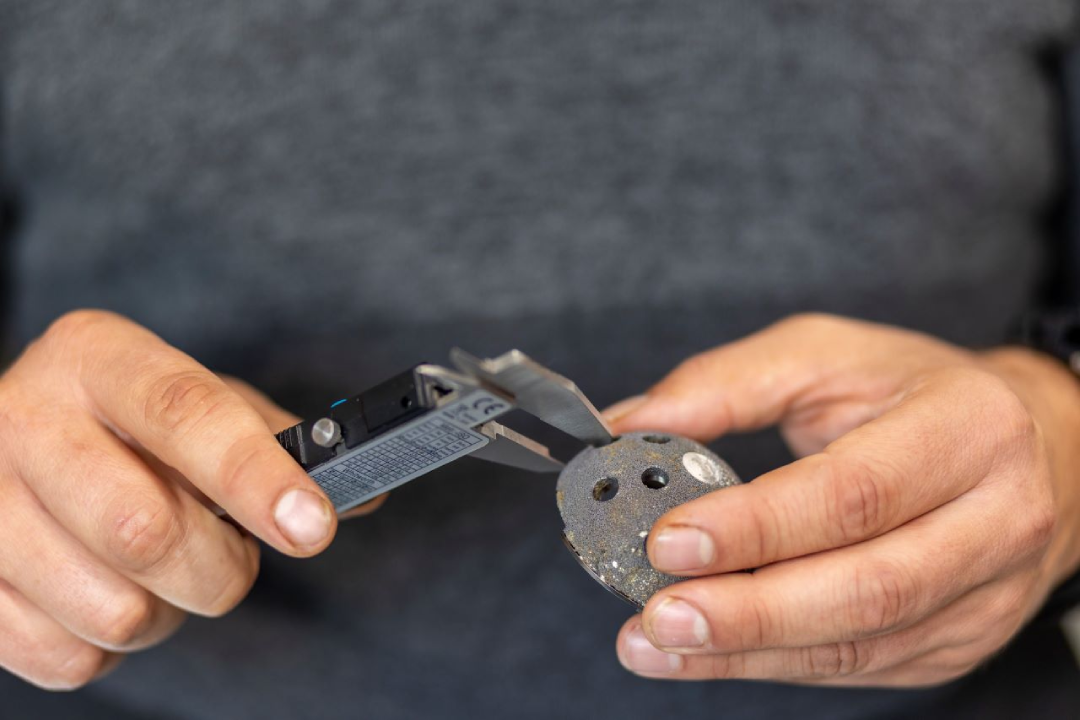 The team have been looking at developing alternative alloys for medical and dental implants (1)