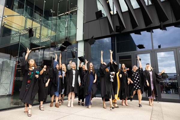 7887j Graduation Tauranga28 600x400 bf06395