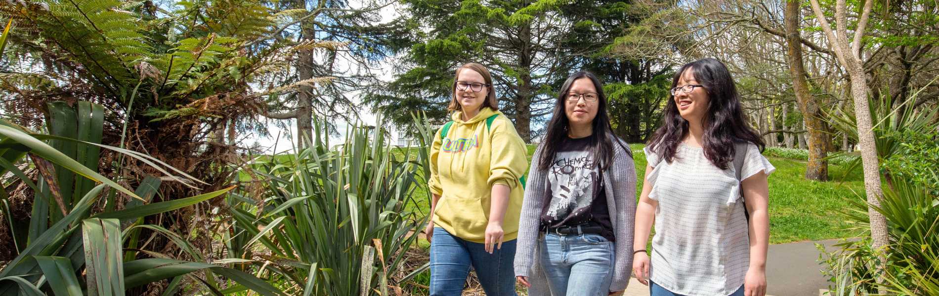Students on campus at the University of Waikato 42 2
