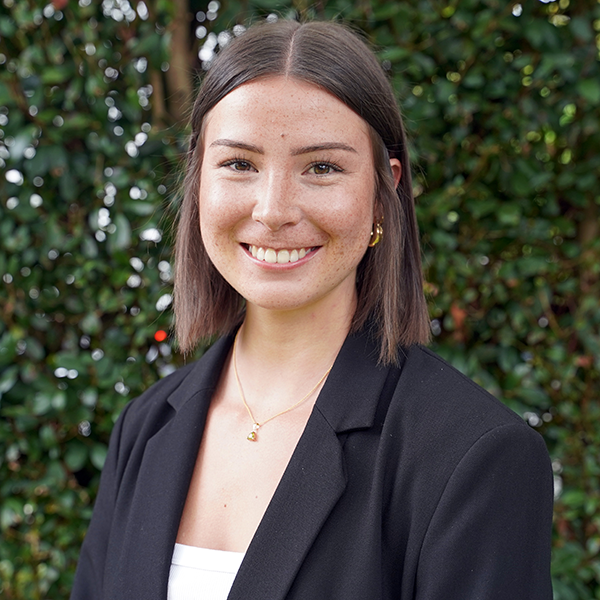 BBus Zoe Oosten profile pic webres