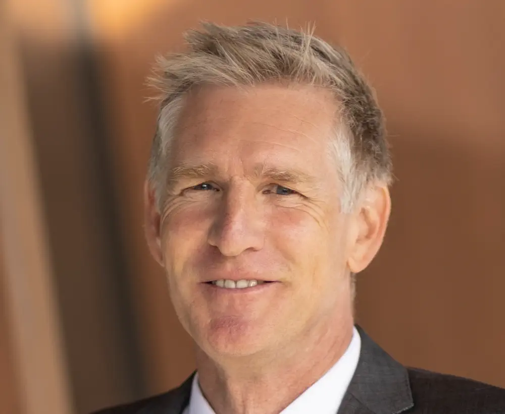 tim-smith-headshot-outside-pa